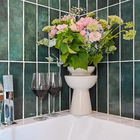 Lejlighed Lavie Maison Ac & Hot Tub *